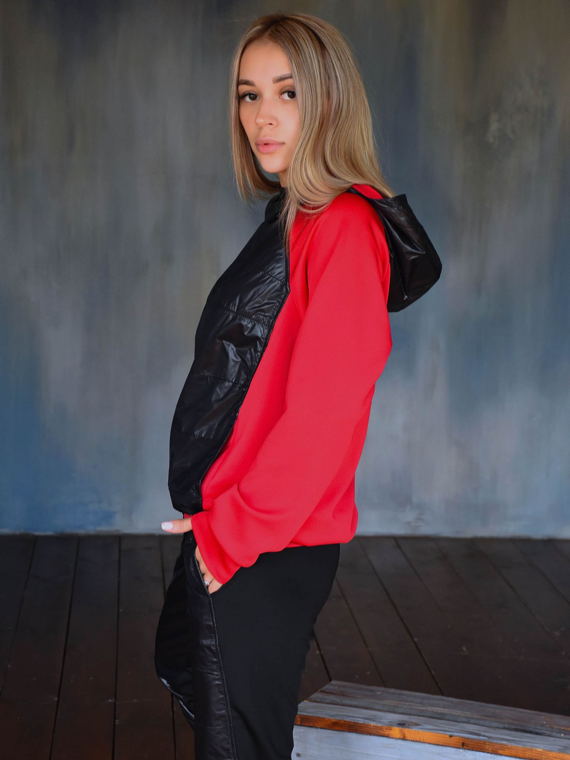 картинка Спортивный костюм Алиса, черный с красным от магазина Спортсоло