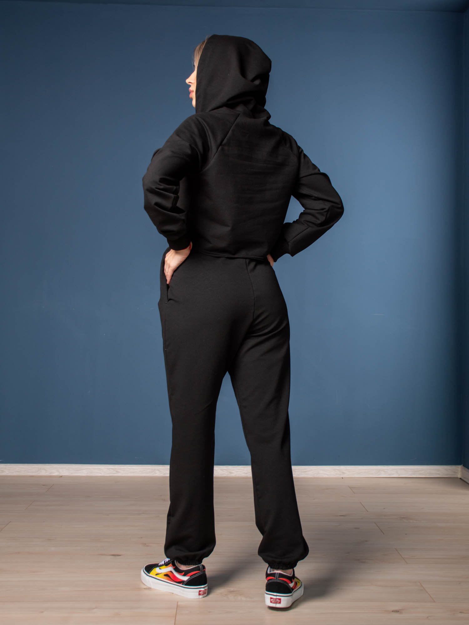 картинка Спортивный костюм Барбара, черный от магазина Спортсоло